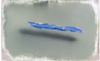 BLAU AN GRAU, 2022, 30 x 18 cm, Öl auf Holz, 950 €