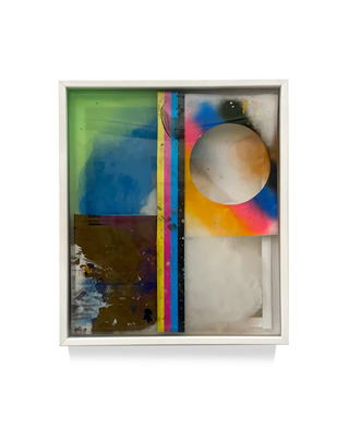 "a butterfly will never be a caterpiller again III", 35 x 30cm, Epoxidharz, Pigmente, Acryl, Papier und Pappe, 2600,-